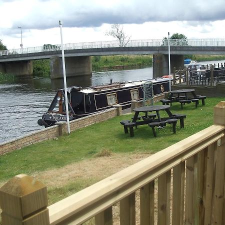 The Swan On The River Hotel อีลี ภายนอก รูปภาพ