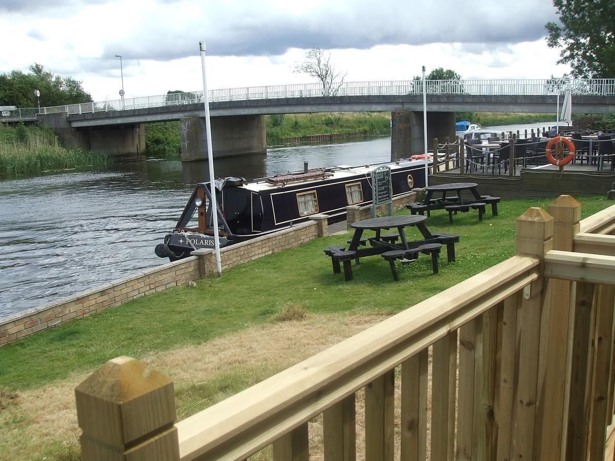 The Swan On The River Hotel อีลี ภายนอก รูปภาพ