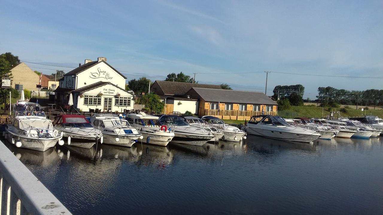 The Swan On The River Hotel อีลี ภายนอก รูปภาพ